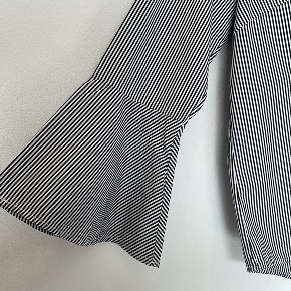 Signature Studio Bell Sleeve Lace Up Button Down Top Women's Size L - Picture 6 of 9